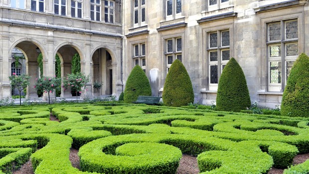 Parterre- courtyard- Musee Carnavalet- Paris